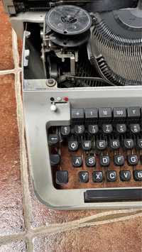 Maszyna do pisania -stara PRL z taśmą