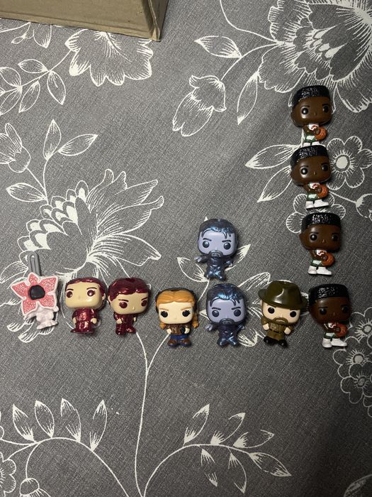 Продаю/обмінюю повторки колекційних фігурок кіндерів Stranger Things