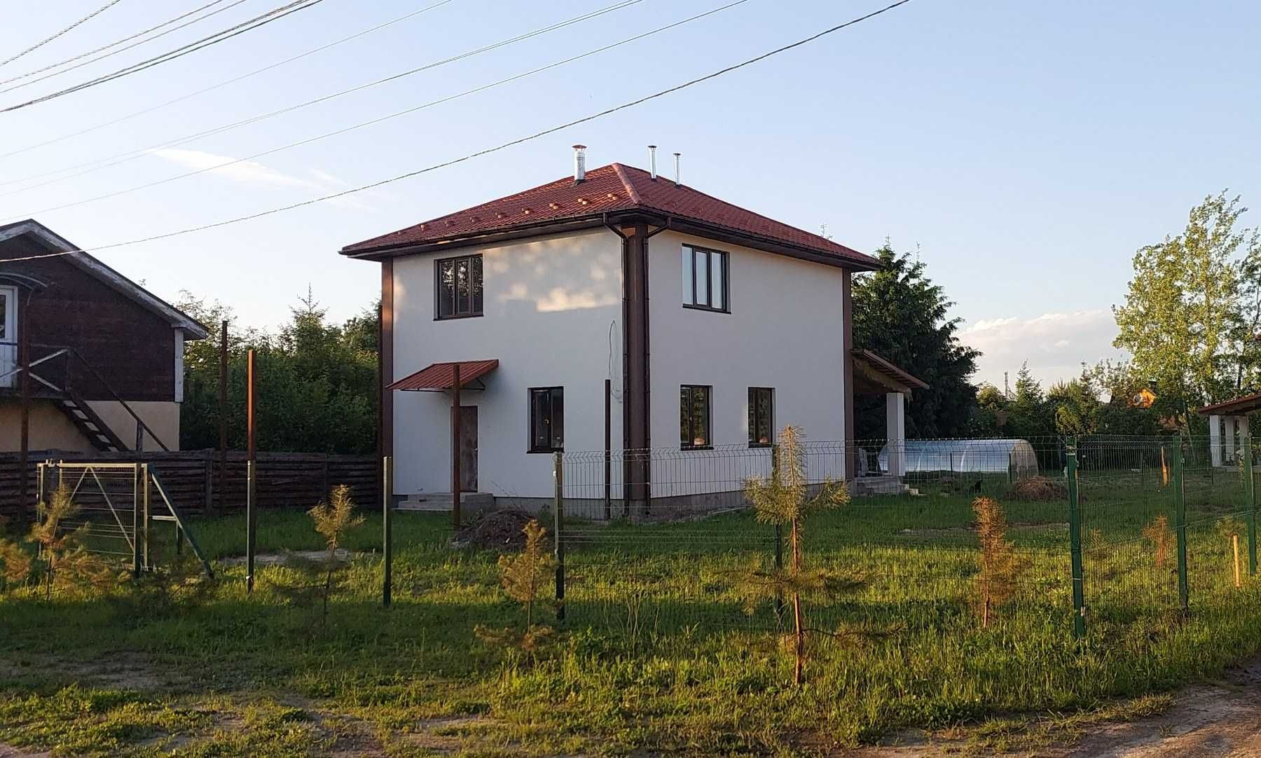 Двоповерховий будинок з частковим ремонтом в Петрівцях