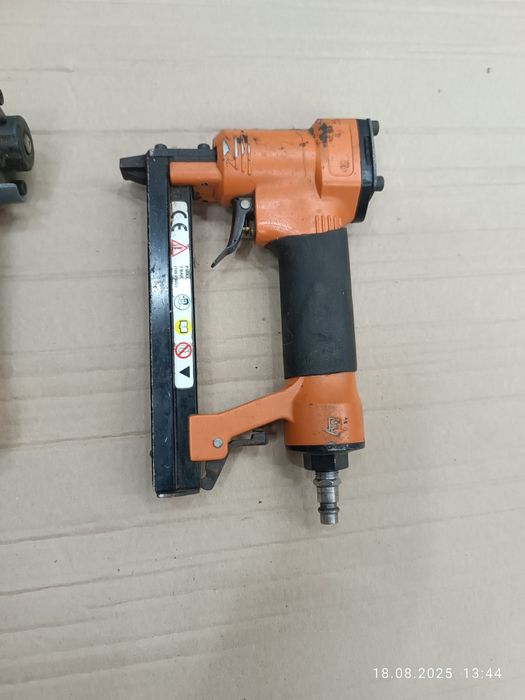 Степлер пневматический