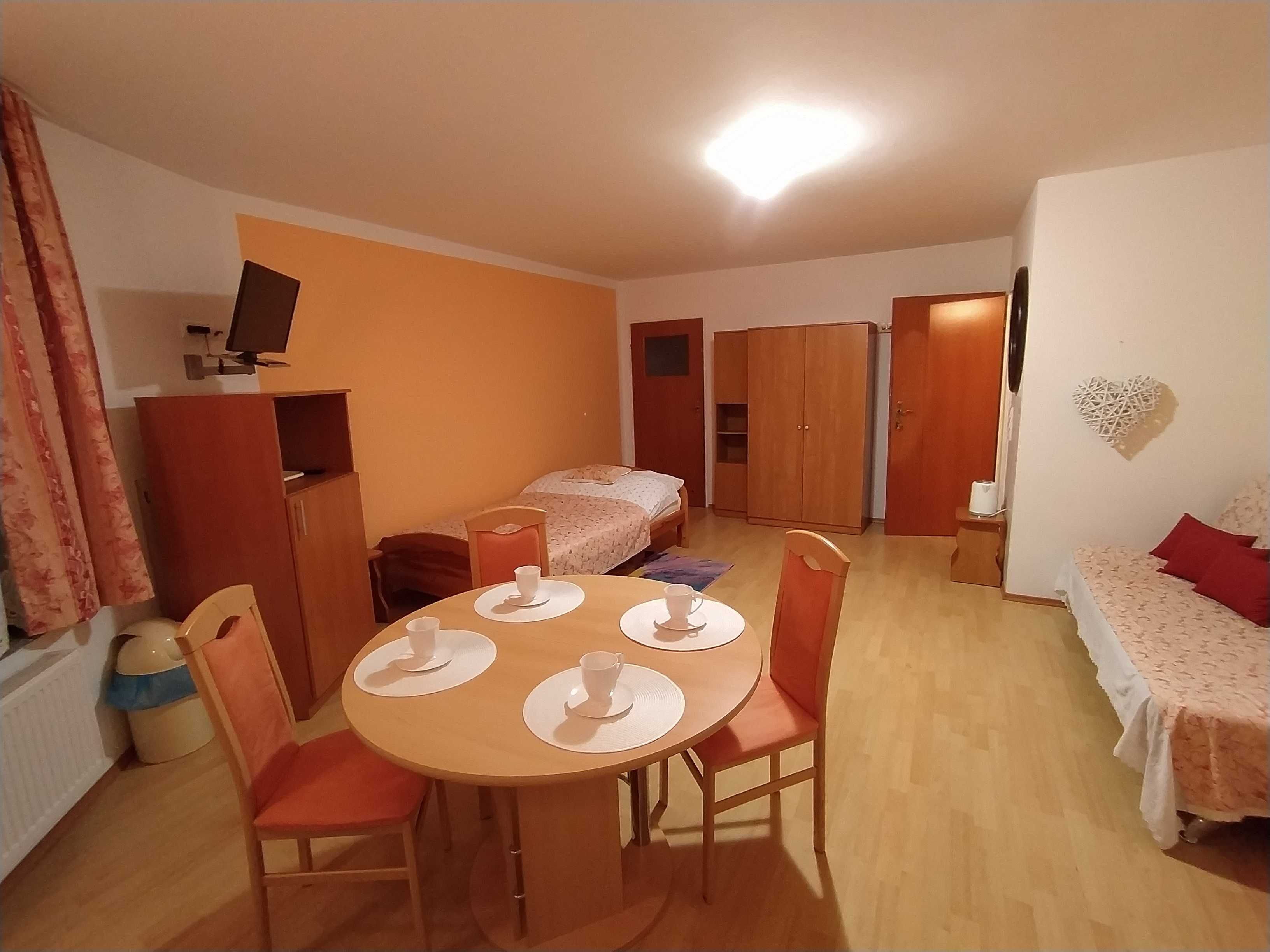 Pokoje, apartamenty ,wynajem długoterminowy.