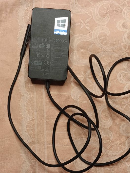 Блок живлення зарядне до планшета Microsoft Surface 1706 15.0V 4.0A