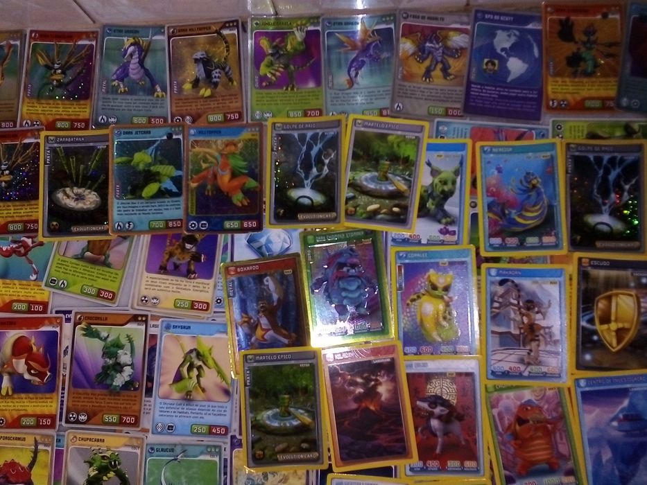 Conjunto de 180 Cartas Invizimals