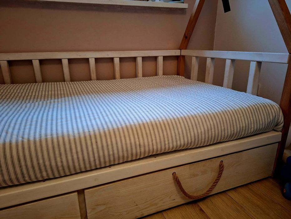 Łozko dzieciece z barierka