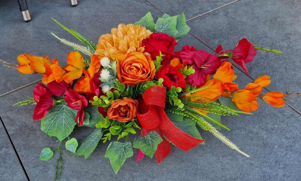 Kompozycja kwiatowa na grób cmentarz stroik ikebana Z158