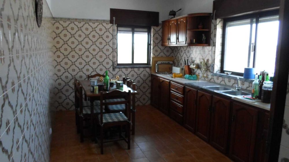 Moradia isolada, 3 pisos, 5 assoalhadas + 1.