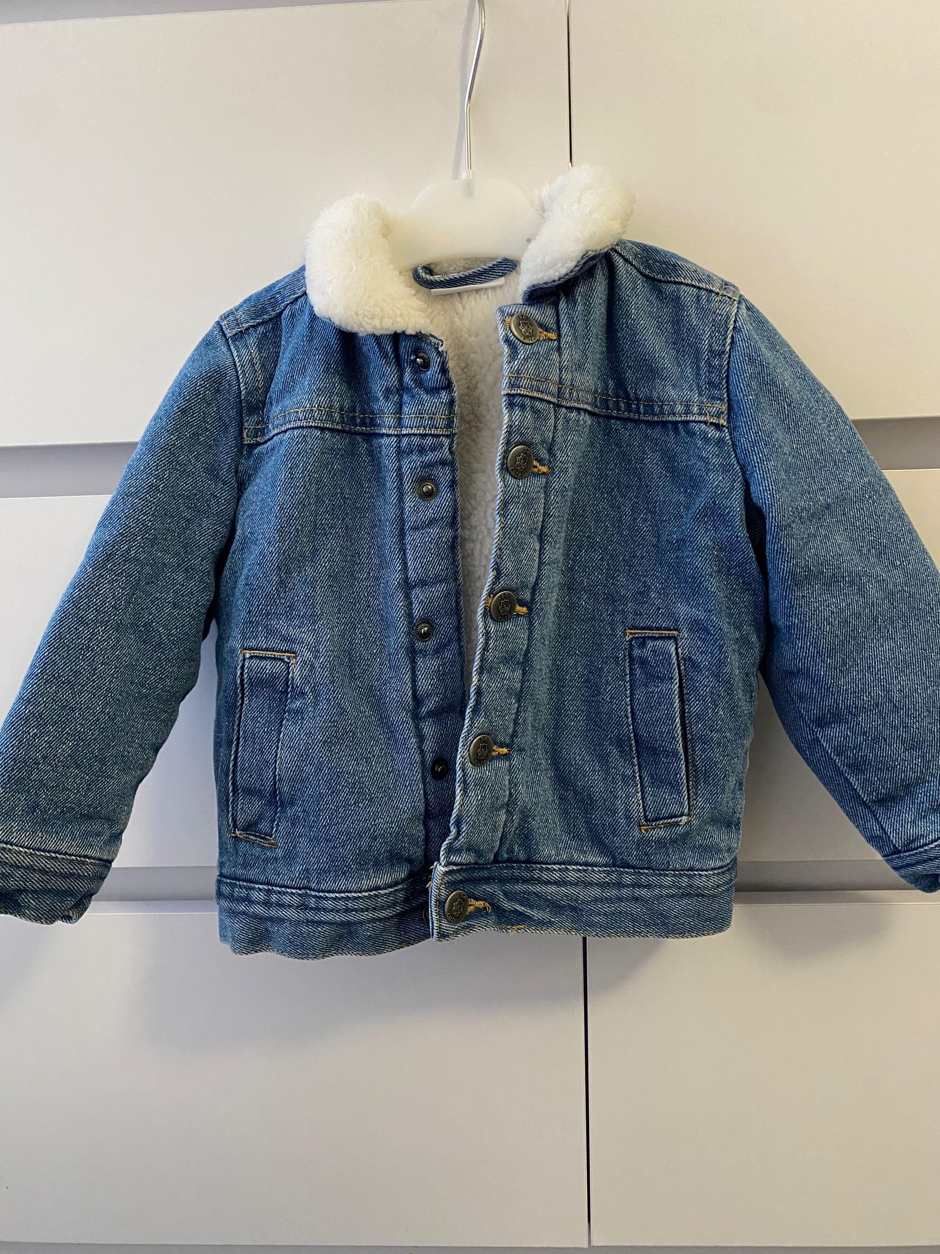 Куртка Zara джинсова куртка бузрукавка Zara шапки