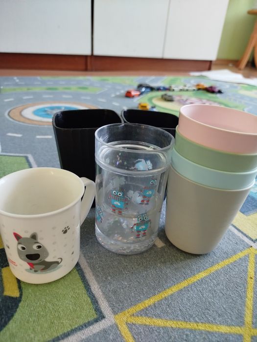 Kubki plastikowe 8 sztuk