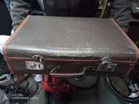 Stara walizka używana