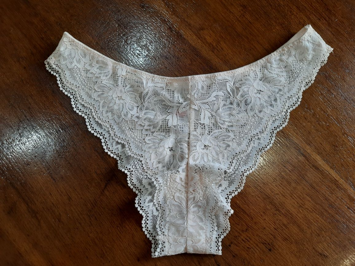 Женские трусы фирмы F&F.