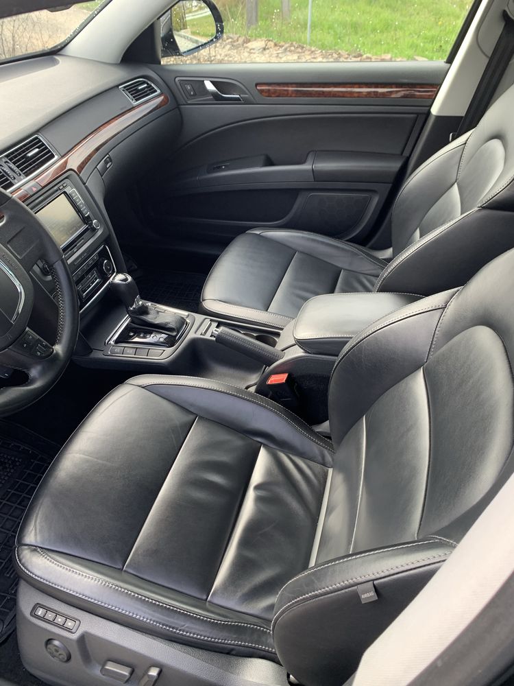 SKODA.     Superb