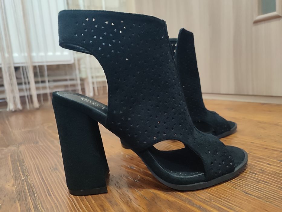 Босоніжки закриті перфорація