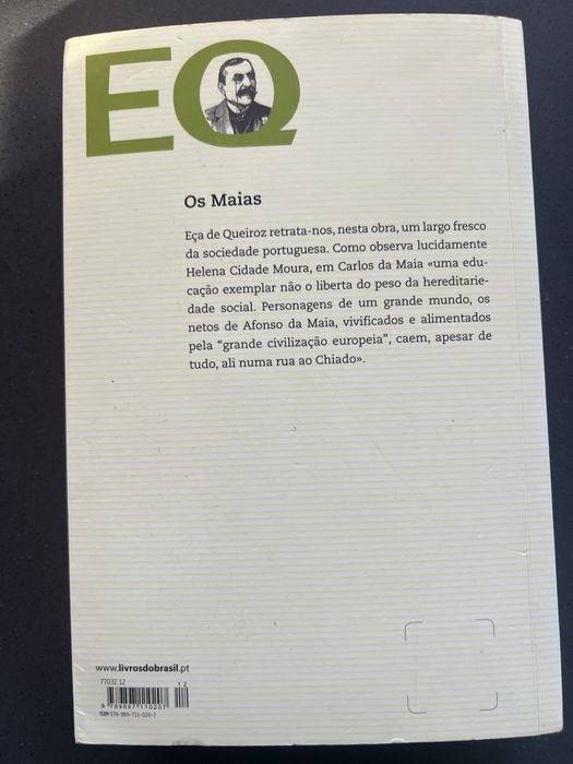 Livro “Os Maias” de Eça de Queiroz