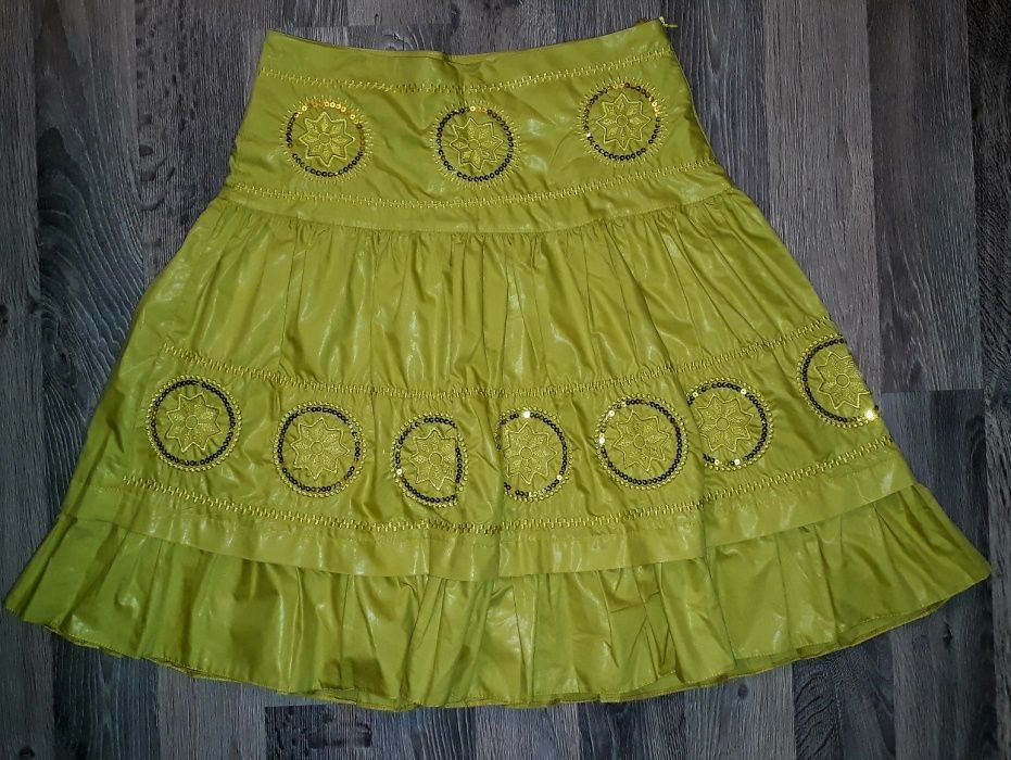 Юбка жёлтая, почти новая, размер 40