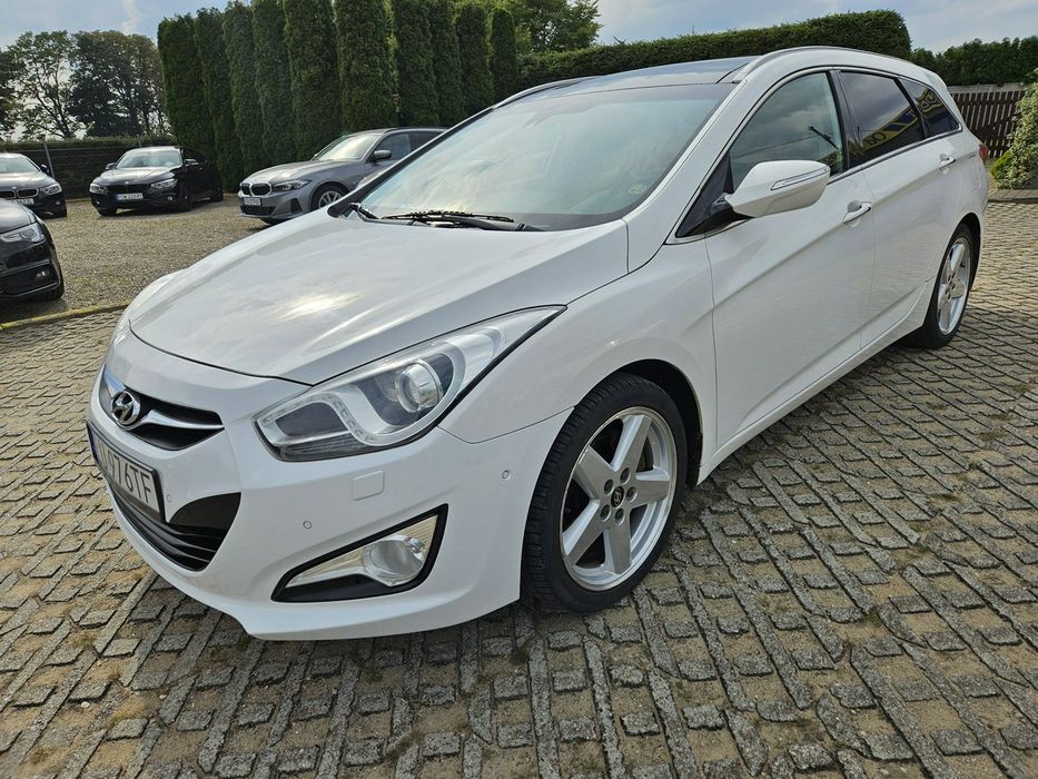 Hyundai i40 2,0 benzyna 177KM  nawigacja kamera panorama
