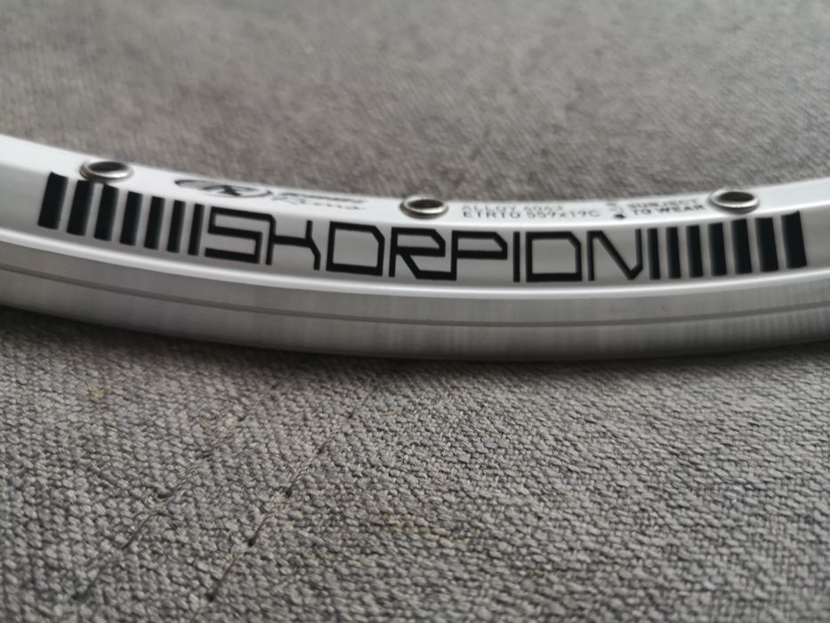 Obręcze rowerowe 26 skorpion białe