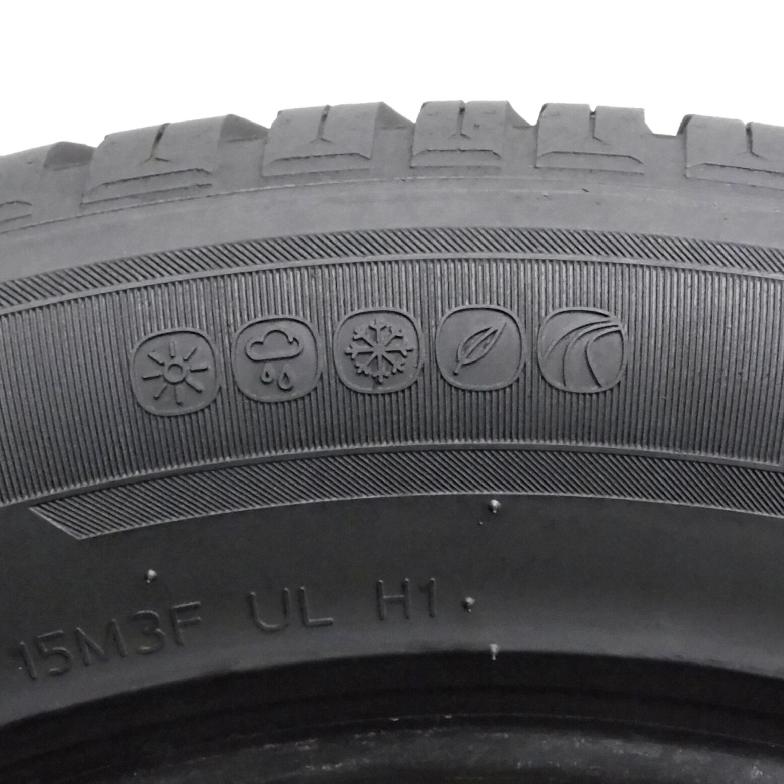 Opony 235/55/17 Hankook 235/55R17 103W XL Wielosezonowe 2020/22 6,5mm