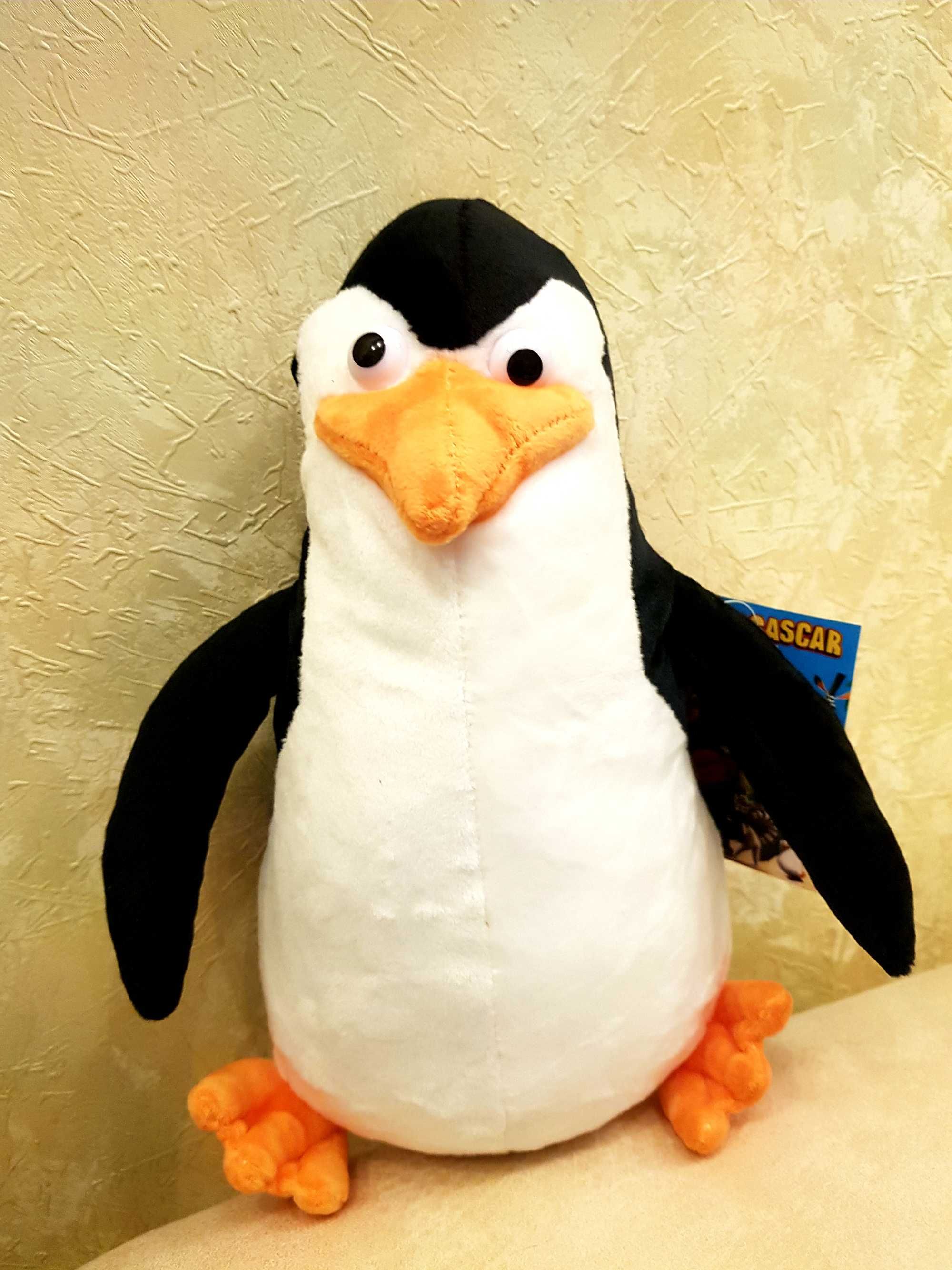 Мягкая игрушка Пингвин, герой мультфильма "Мадагаскар".