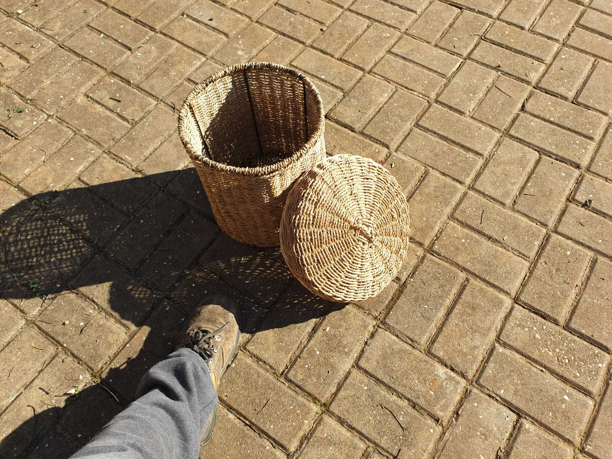 Cesto de vime e cordas