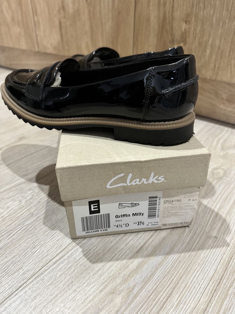 Лофери Clarks