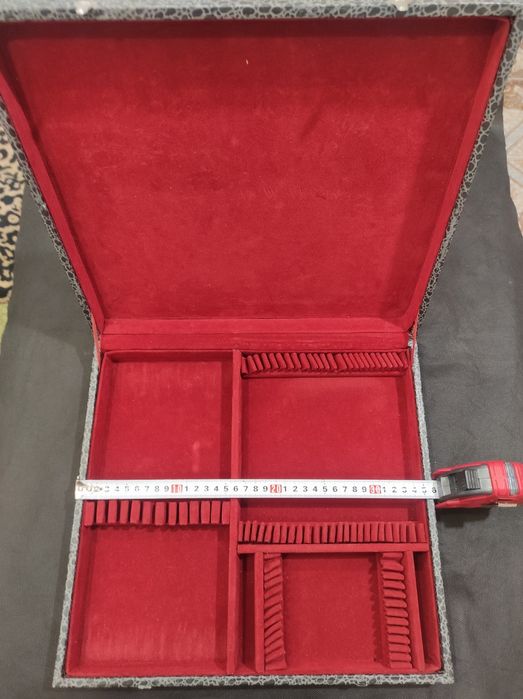 Столовий набір з МНЦ , виробник  Режевський механічний завод .