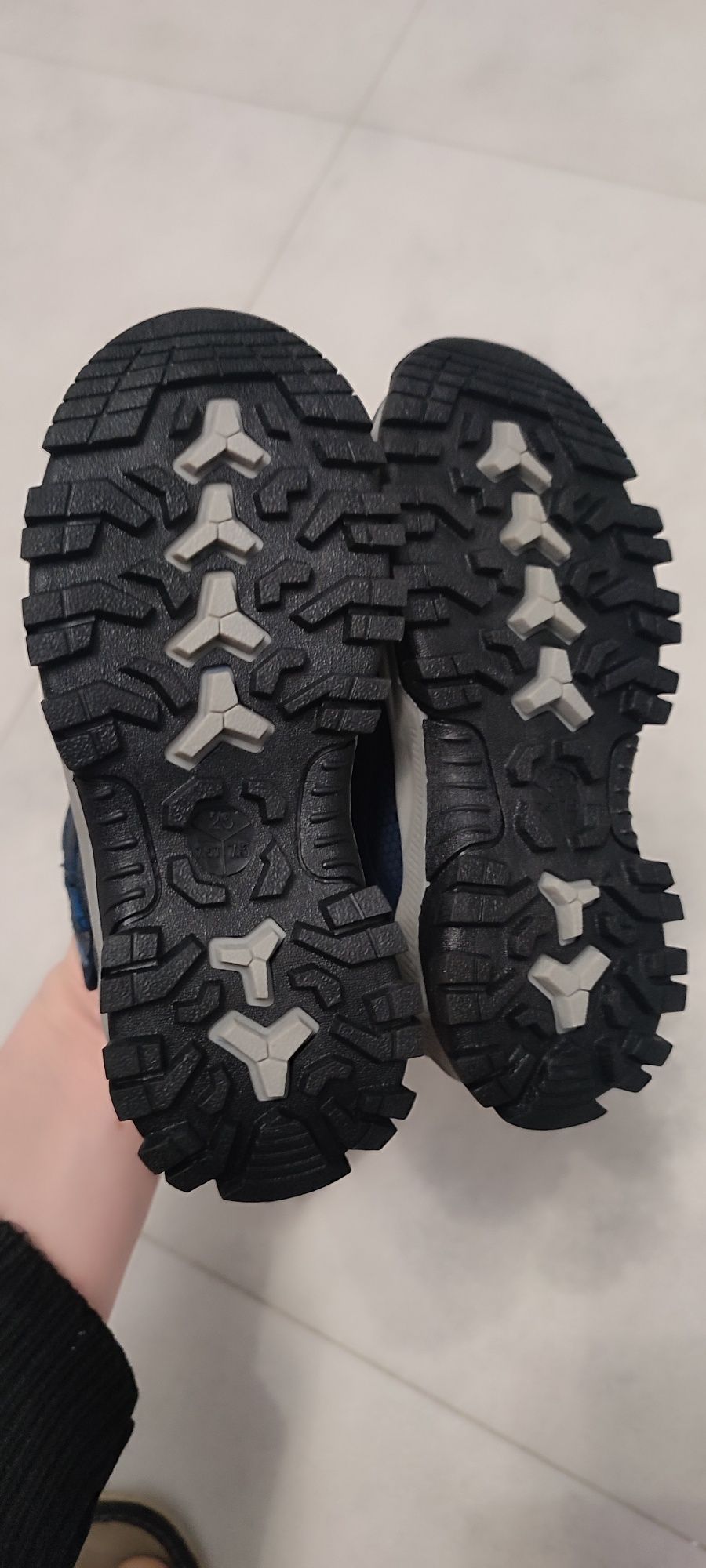 Buty zimowe śniegowce nowe rozm. 25 na rzep