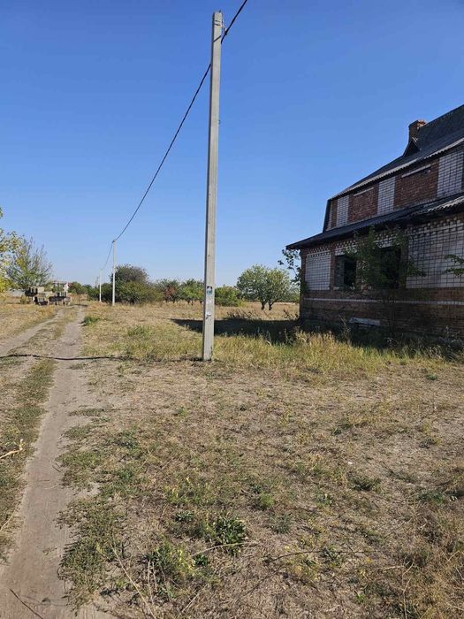 Продажа участка 61 сотка,под строительство,правильной формы,есть дом,