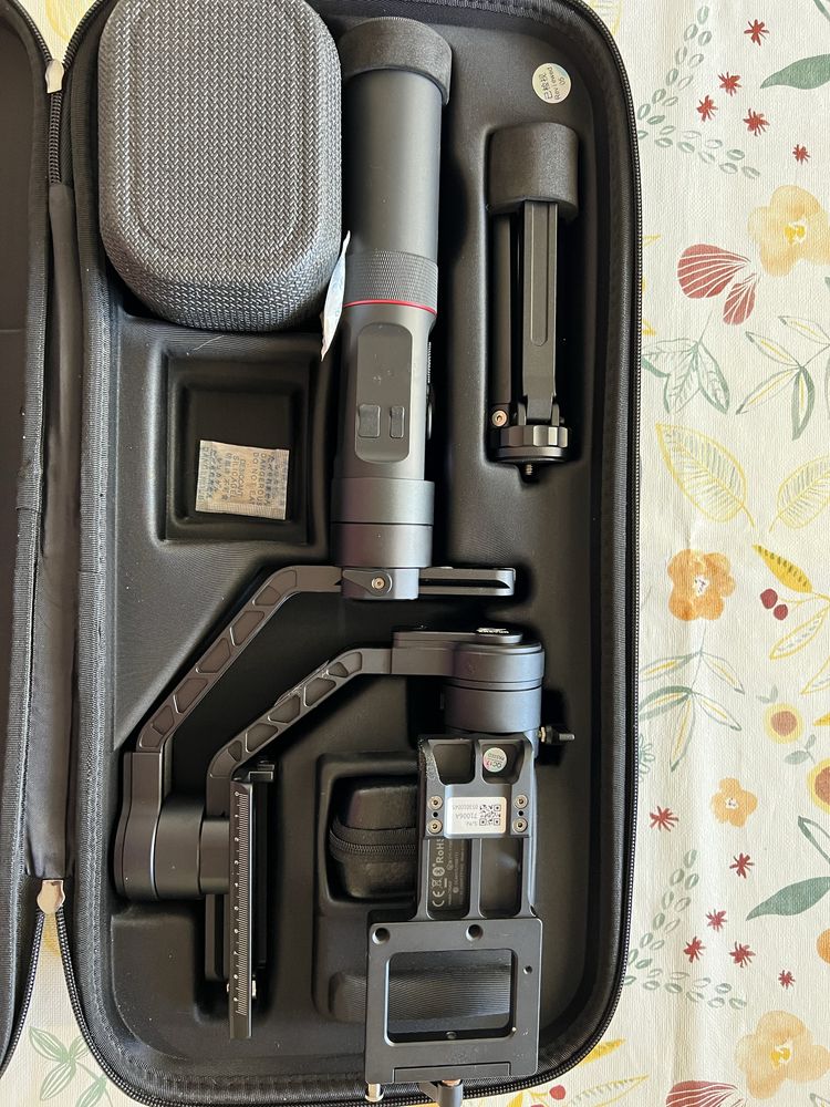 Gimbal Zhiyun Crane 2 para DSLR/mirrorless - kit completo sem bateria