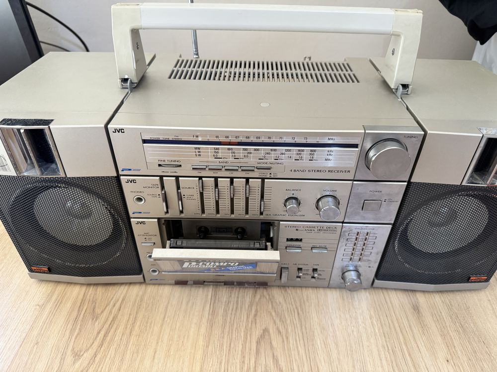 Magnetofon JVC- stary model