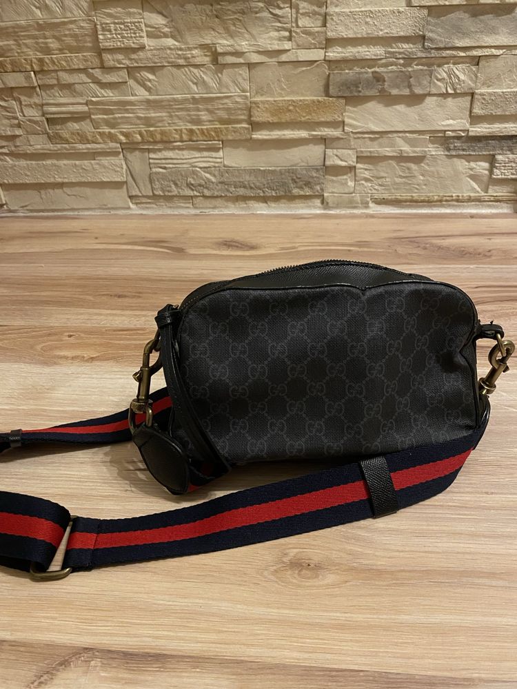 Skorzana torebka Gucci