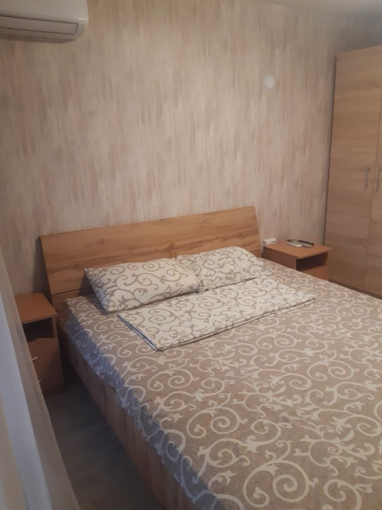 Будинки подобово на березі лиману