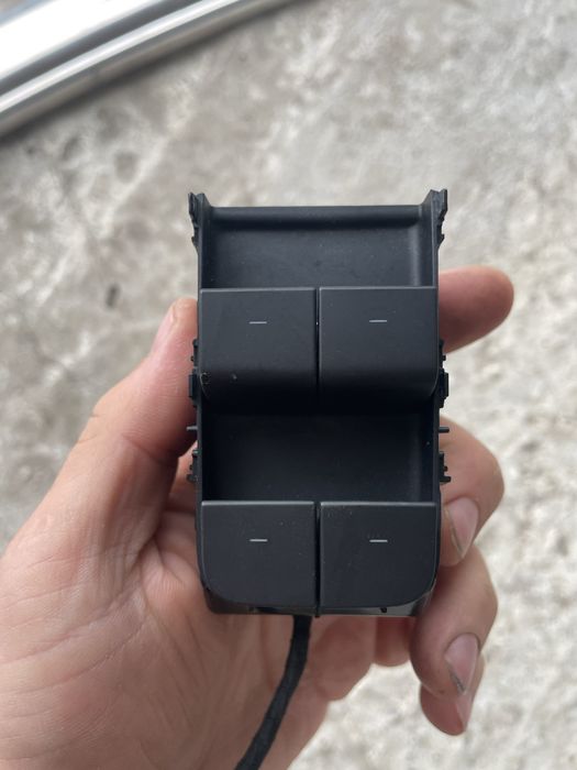 Блок керування склопідйомниками Tesla Model Y 1081037-02-G Б/У