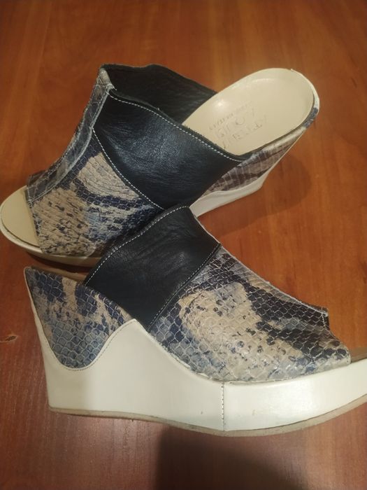 Продам нові ботільони, натуральна шкіра.