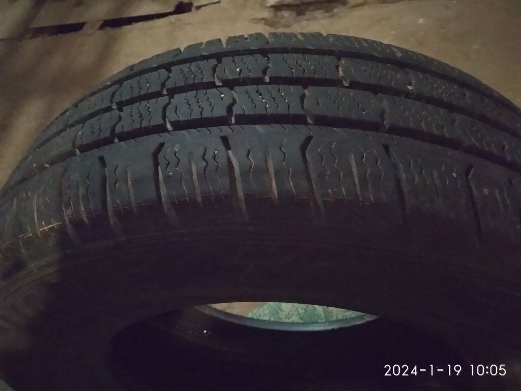 Резина зимава 235/65 R16