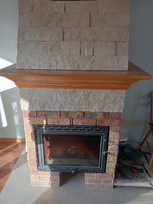 Kominek piec z szybą na drewno