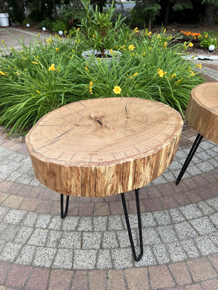 Drewniany stolik z dębu lakierowany