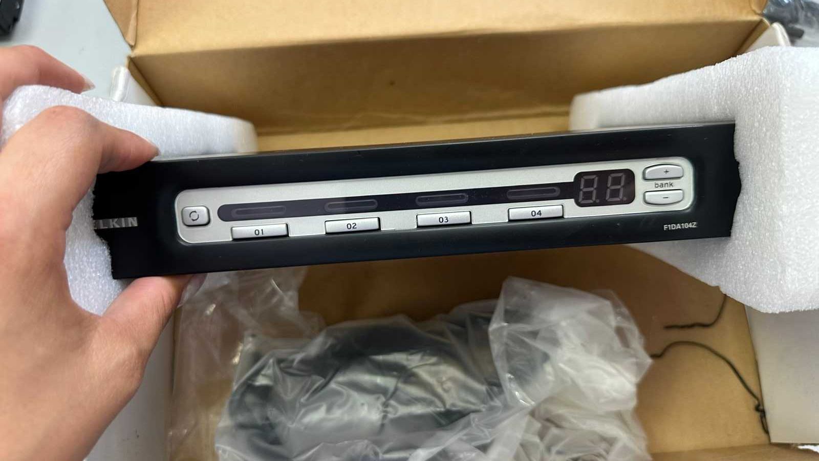 Комутатор-свіч Belkin OmniView Pro3 4 Port KVM