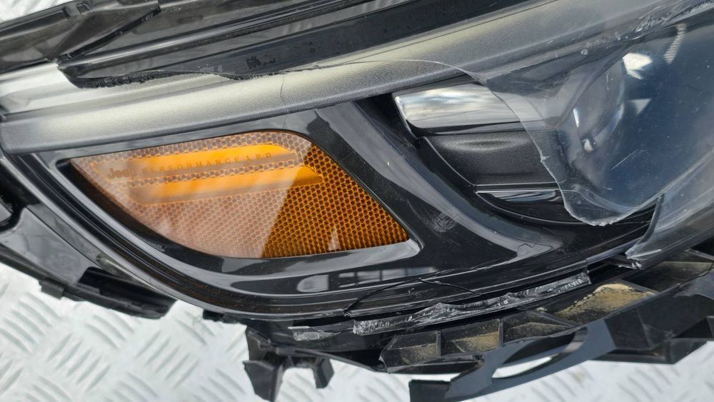 Фара на Джип Черокі 2019