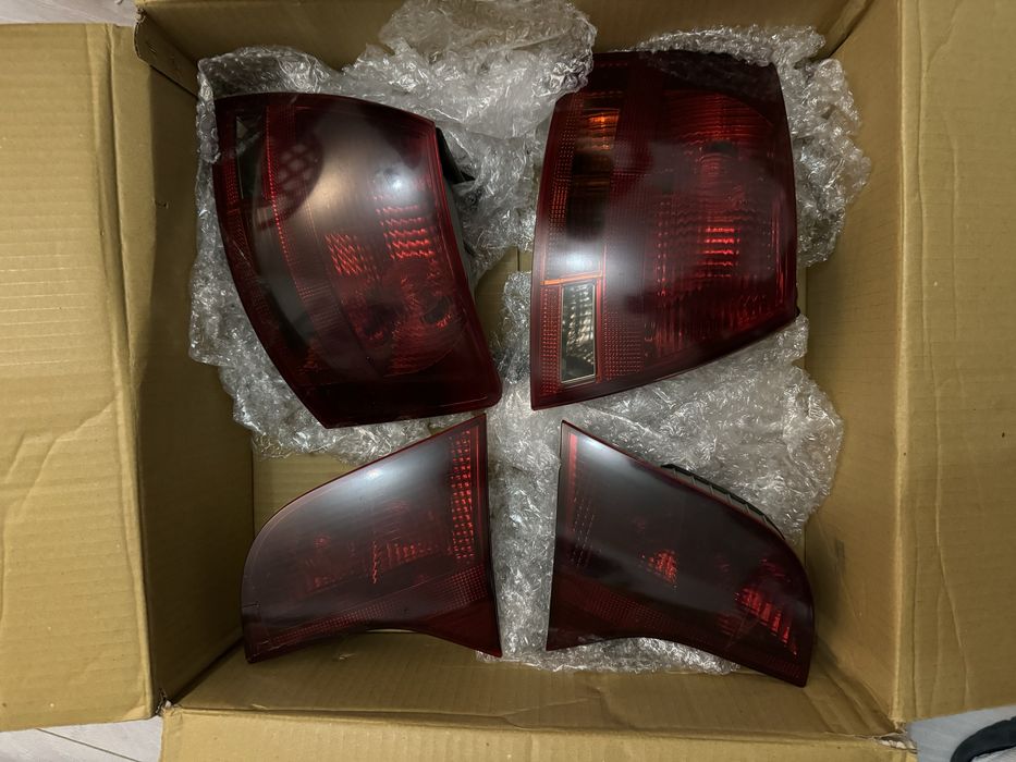 Задні оригінальні фари Audi A4 B7 Avant