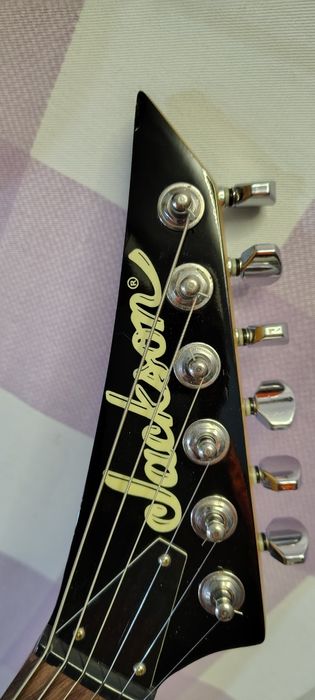 Продам электрогитару