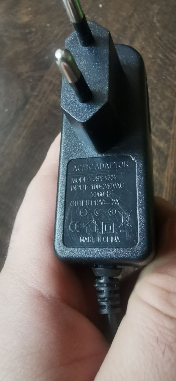 Ładowarka AC/DC 12V 2A 50/60HZ