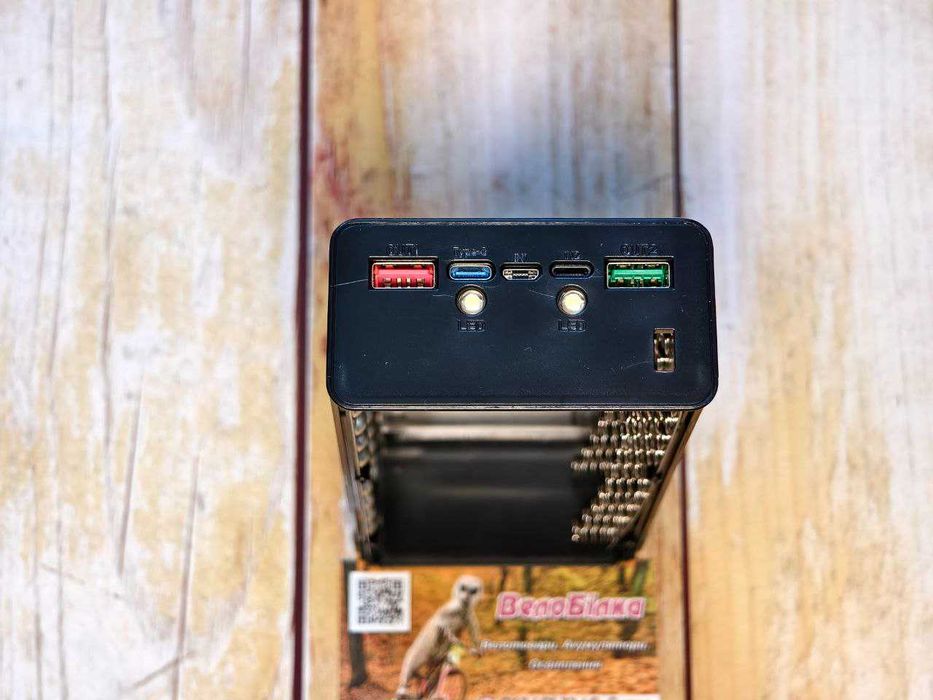 Корпус 18650 на 20 АКБ швидка PD бездротова wireless зарядка powerbank