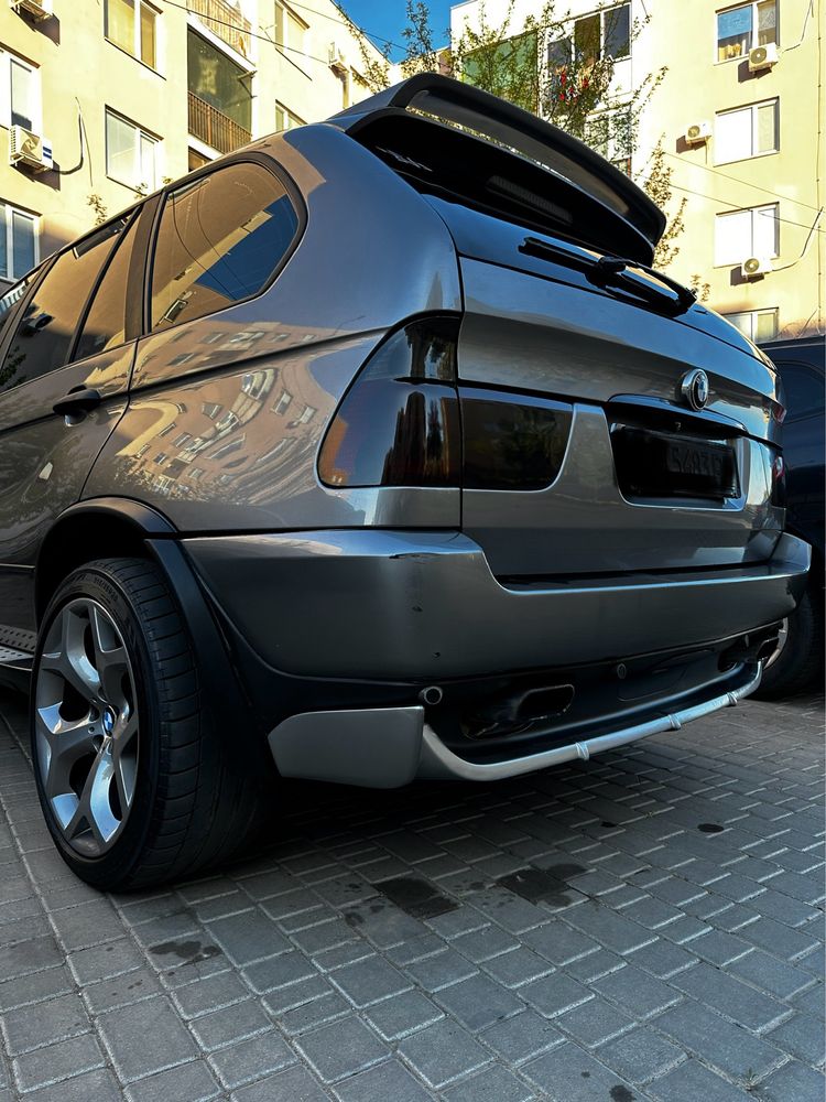 Накладка задньго бампера BMW X5 E53