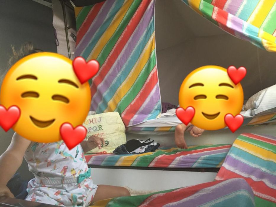 Atrelado tenda Sarium 2 quartos + sala (mesa + sofá)