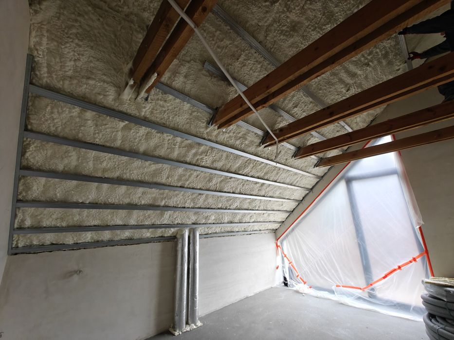 Ocieplenie domu PIANA PUR, natrysk, izolacja, ocieplenie poddasza
