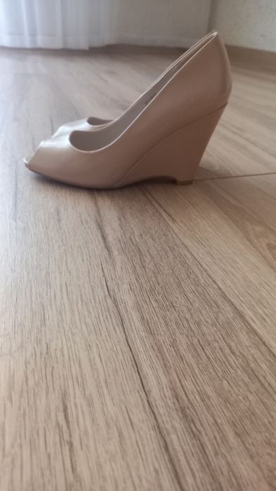 Туфлі жіночі бежеві на тонкетці
