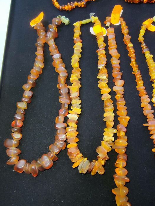 Буси браслети з бурштина