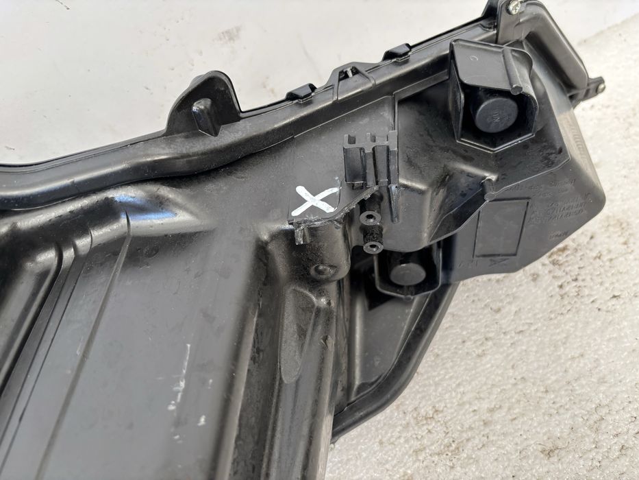 Lexus UX lampa prawy przód prawa przednia EU