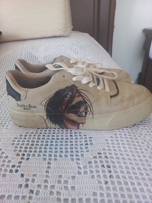 Sapatilhas Attack On Titan oficiais da Bershka [41]