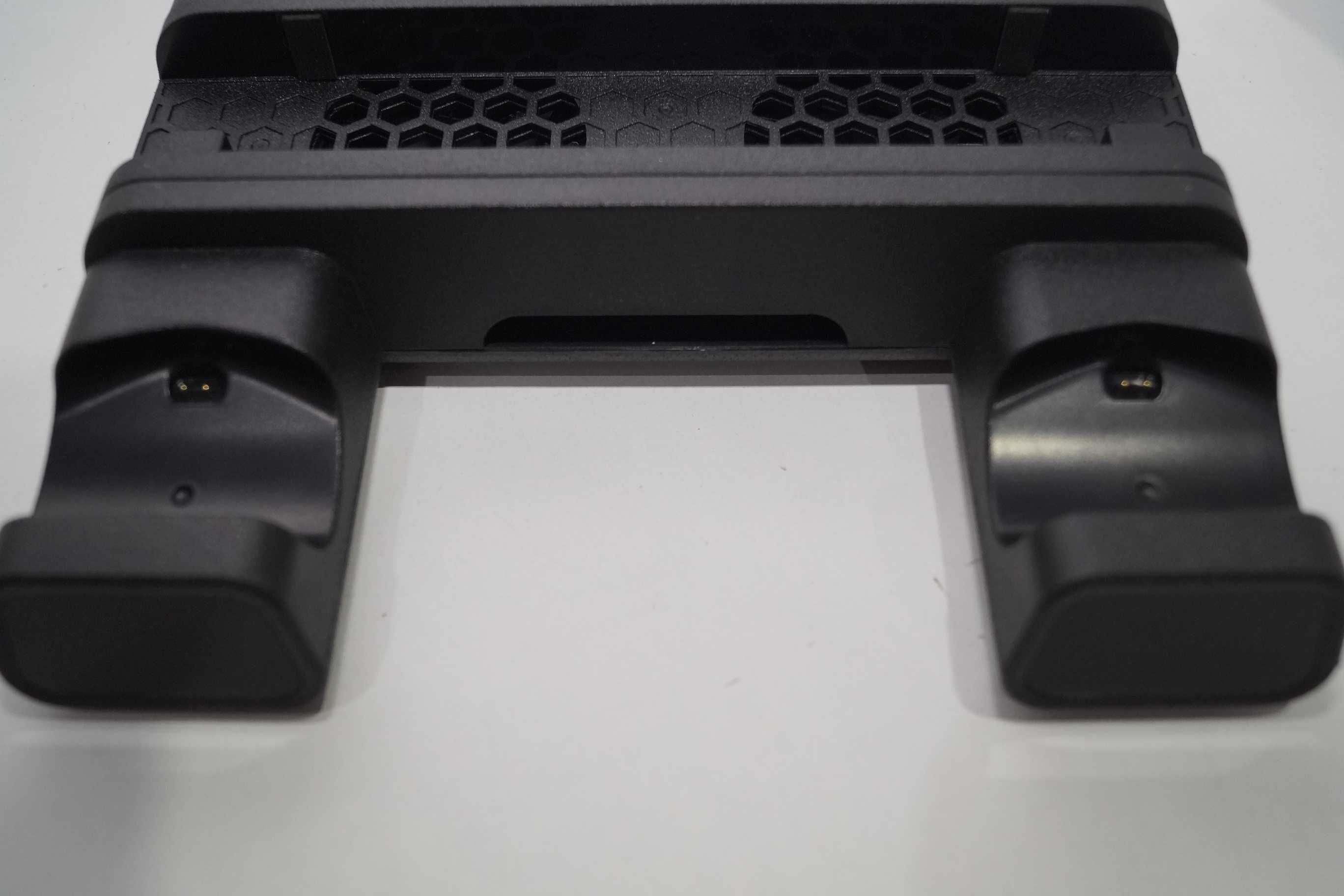 DOBE p-4 series podstawka chłodząca stacja ładująca